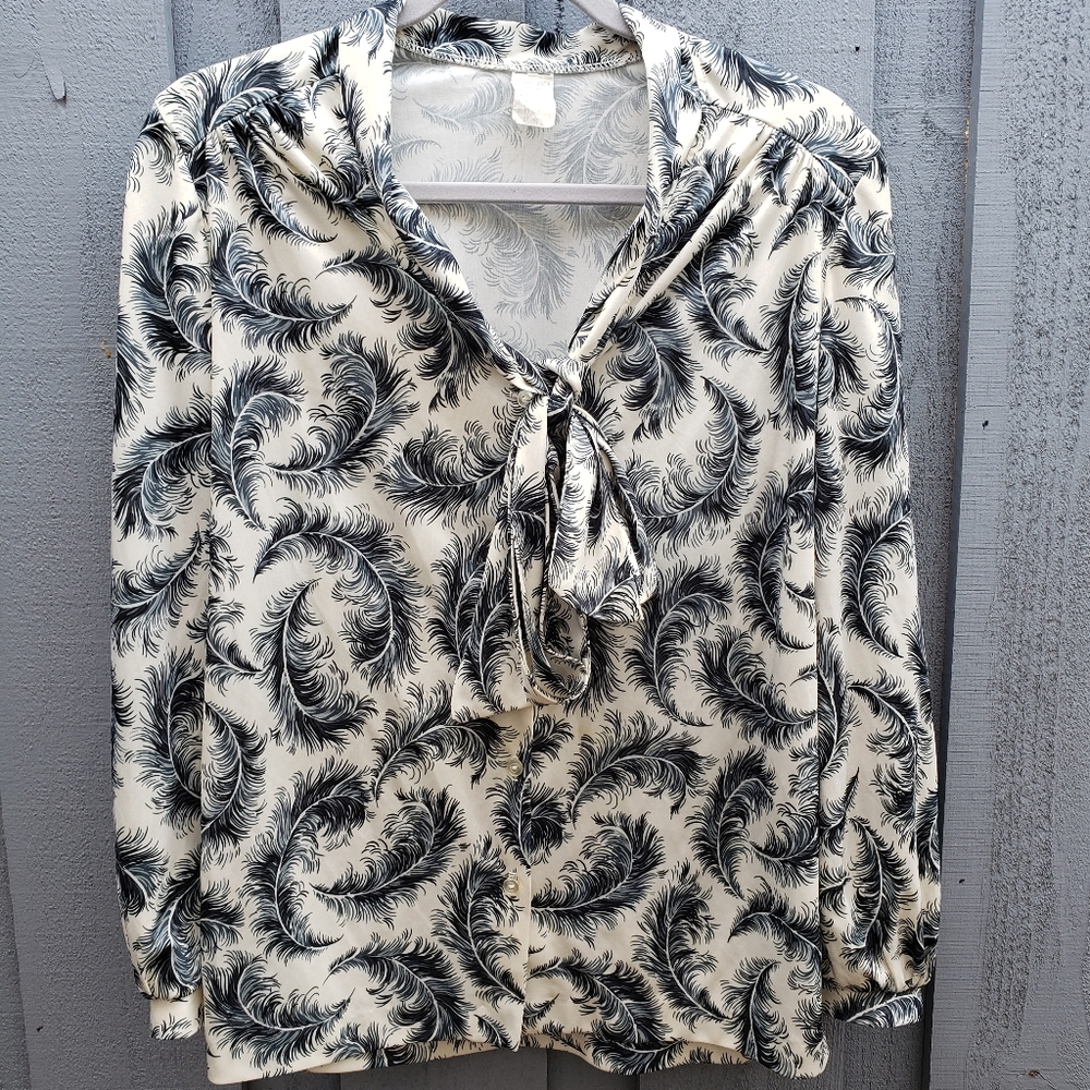 VINTAGE Tie Collar Button Front Feather Print Top